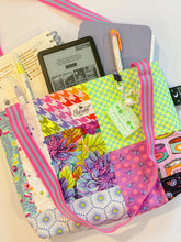 Load image into Gallery viewer, DOPAMINE DRIP QUILTED TOTE BAG