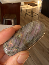 Load image into Gallery viewer, LABRADORITE PALMSTONE