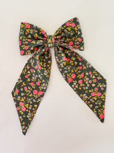 Load image into Gallery viewer, DETACHABLE FABRIC BOW