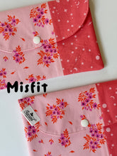 Load image into Gallery viewer, MISFIT PINK BLOOM SNAP ENVELOPE
