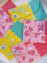 Load image into Gallery viewer, YELLOW BLOOM SNAP ENVELOPE
