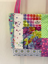 Load image into Gallery viewer, DOPAMINE DRIP QUILTED TOTE BAG
