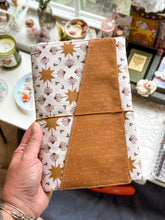 Load image into Gallery viewer, NEUTRAL VIBES LARGE TRIFOLD COVER
