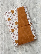 Load image into Gallery viewer, NEUTRAL VIBES LARGE TRIFOLD COVER
