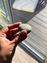 Load image into Gallery viewer, LABRADORITE PALMSTONE
