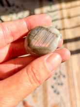 Load image into Gallery viewer, LABRADORITE PALMSTONE
