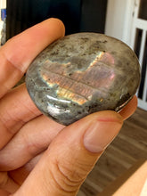 Load image into Gallery viewer, LABRADORITE PALMSTONE

