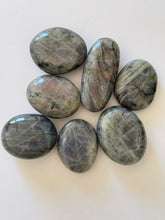 Load image into Gallery viewer, LABRADORITE PALMSTONE
