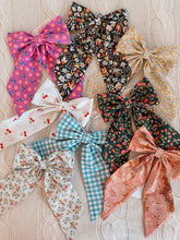 Load image into Gallery viewer, DETACHABLE FABRIC BOW
